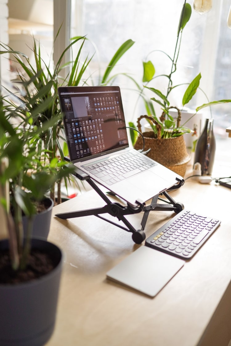 A Reside flex desk